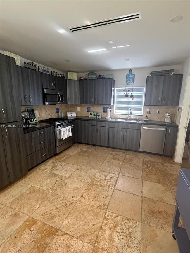 Foto del edificio - 20320 Bel Aire Dr