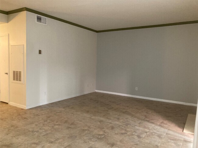 Foto del edificio - 6500 Harbor Town Dr