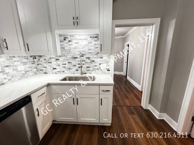 Foto del edificio - 1439 N Artesian Ave