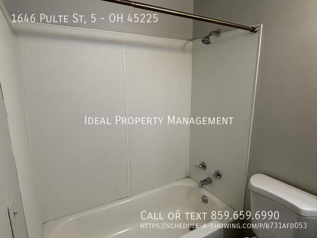 Building Photo - 1646 Pulte St