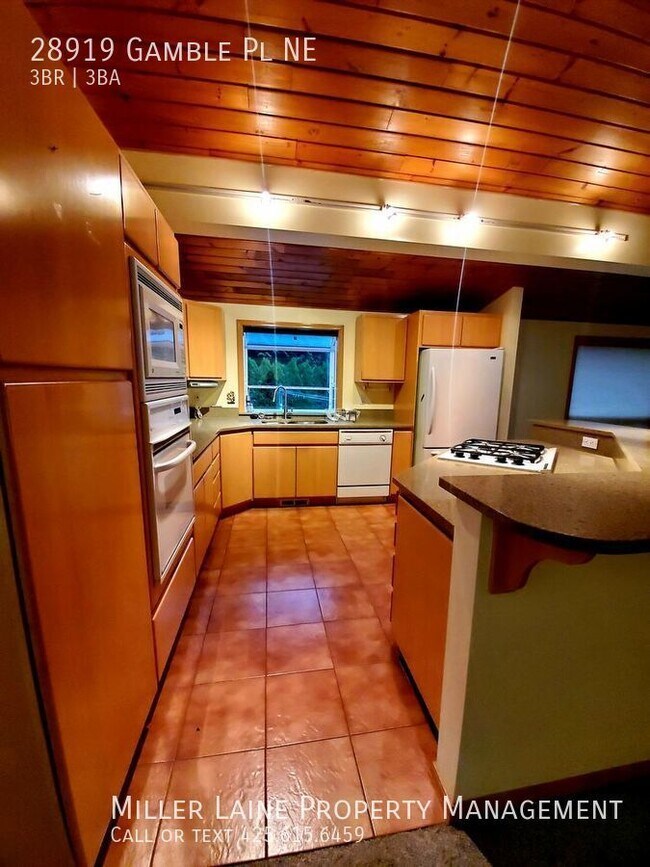 Foto del edificio - Stunning waterfront home!