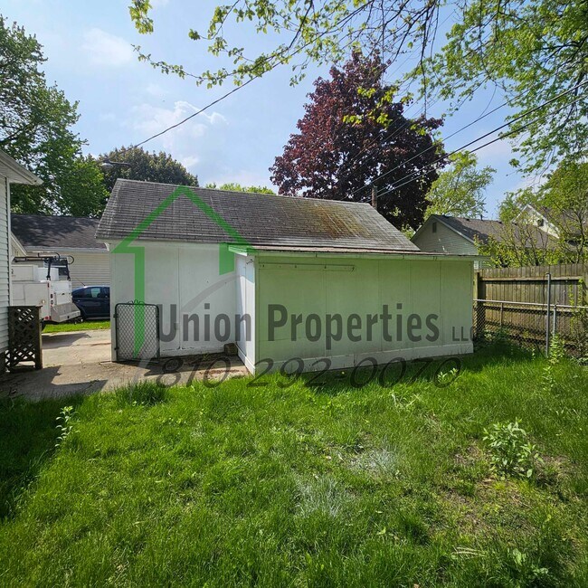 Foto del edificio - 2725 Maple St