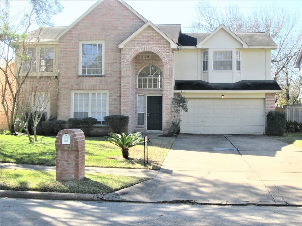Primary Photo - Spacious 2 Story Home