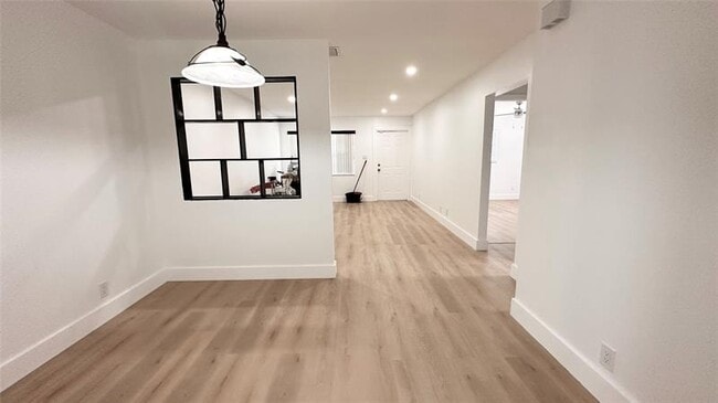 Foto del edificio - 1460 NW 22nd Ct
