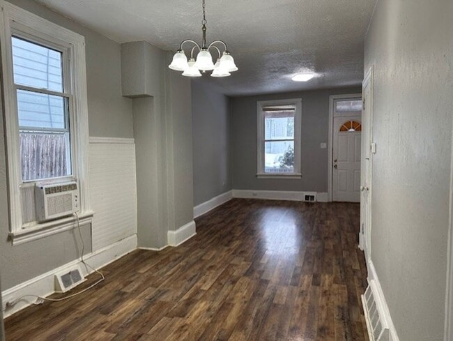 Building Photo - 737 Girard St