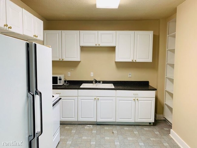 Building Photo - 2 br, 1 bath Apartment - 330 4th St E Unit E