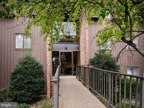 Building Photo - 22 Hermitage Dr