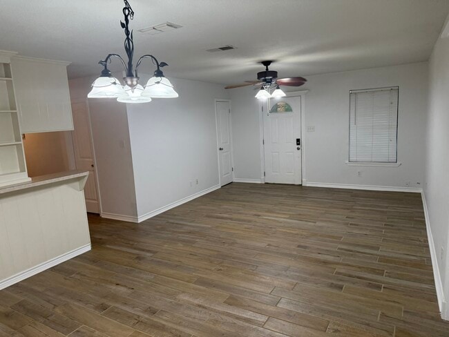 Building Photo - 304 Patriot Cir
