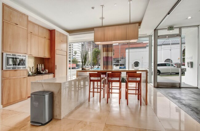 Foto del edificio - 1168 S Barrington Ave