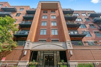 Building Photo - 330 N Clinton St