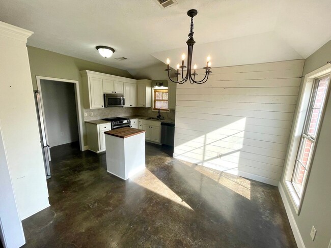 Building Photo - 106 Harvey Cir