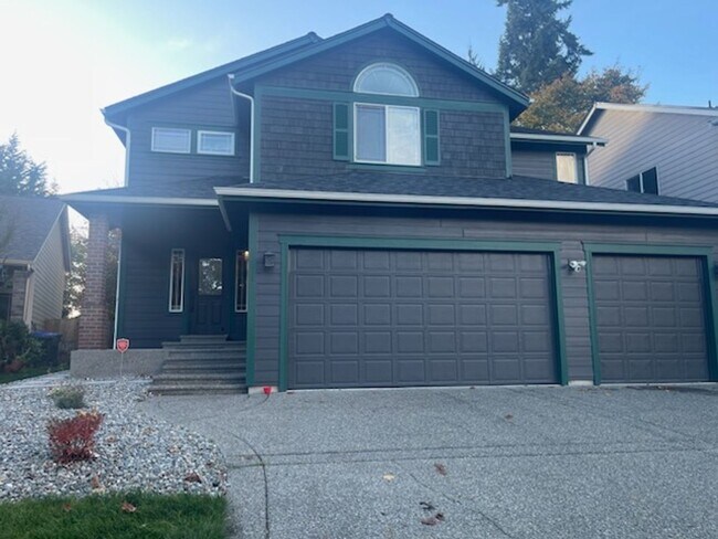 Building Photo - Spacious, Updated Puyallup Home with 3-Car Garage & Large Trex Deck!