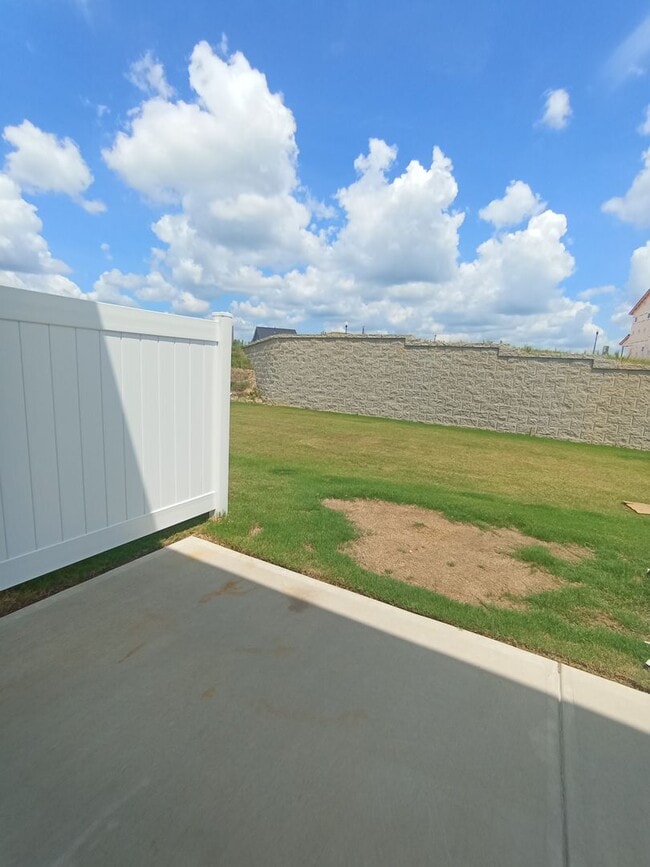 Building Photo - 730 Putney Hl Rd