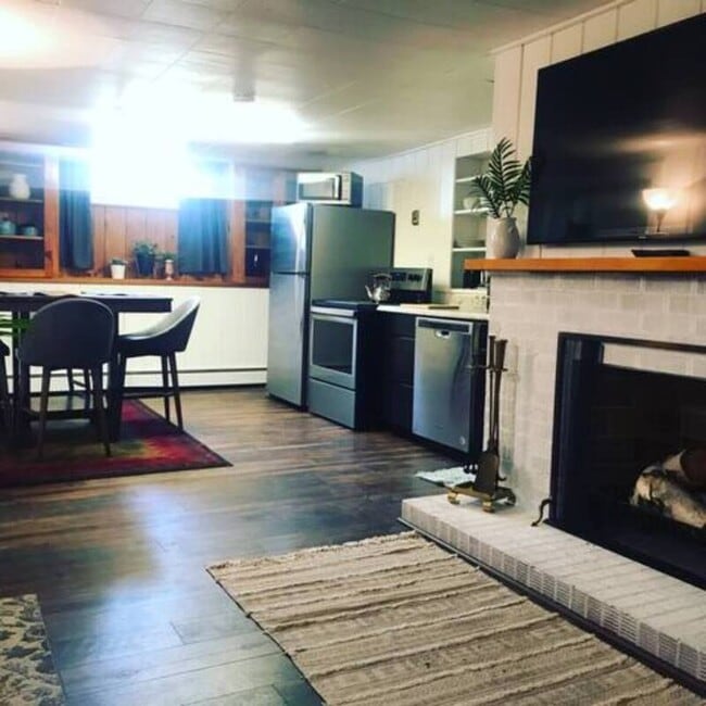 Building Photo - 2571 Van Buren Ave