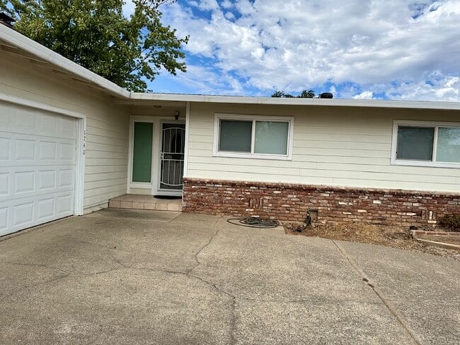 Building Photo - Home in Mary Lake Neighborhood