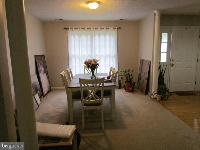 Foto del edificio - 23240 Willow Creek Way
