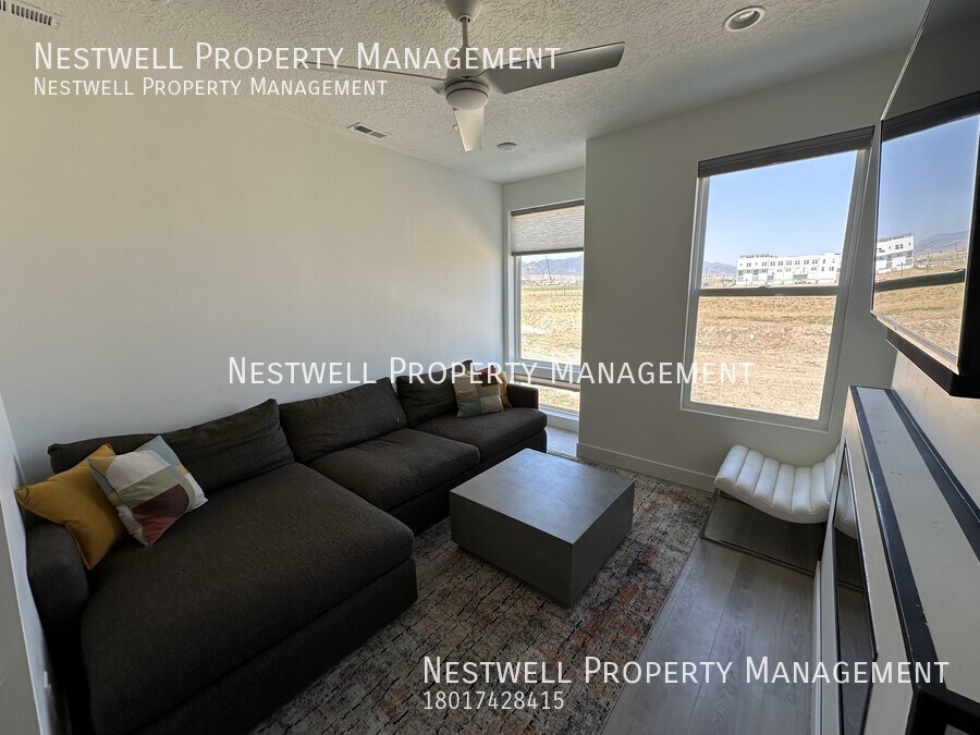 Foto principal - Charming 3-bed Townhome in Daybreak