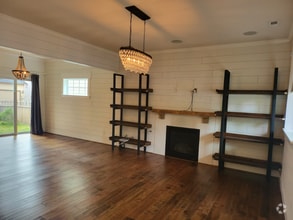 Building Photo - 4601 Strathmore Cir SW