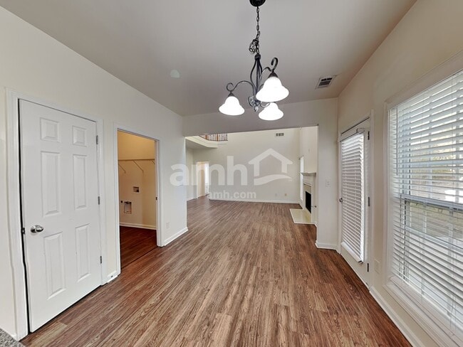 Foto del edificio - 383 Vine Mountain Way