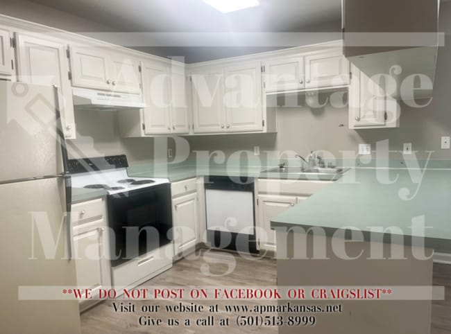 Building Photo - Charming Duplex in Greenbrier!