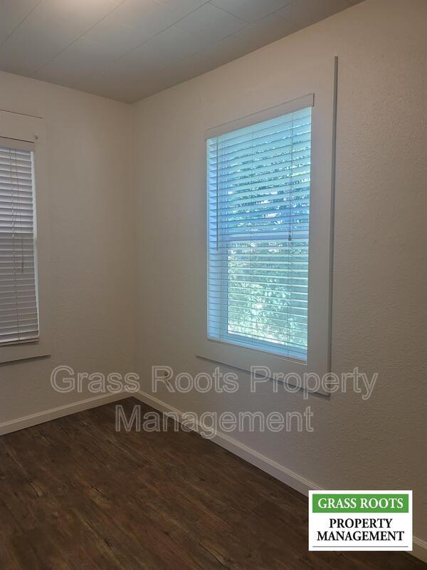 Building Photo - 311 N Church St