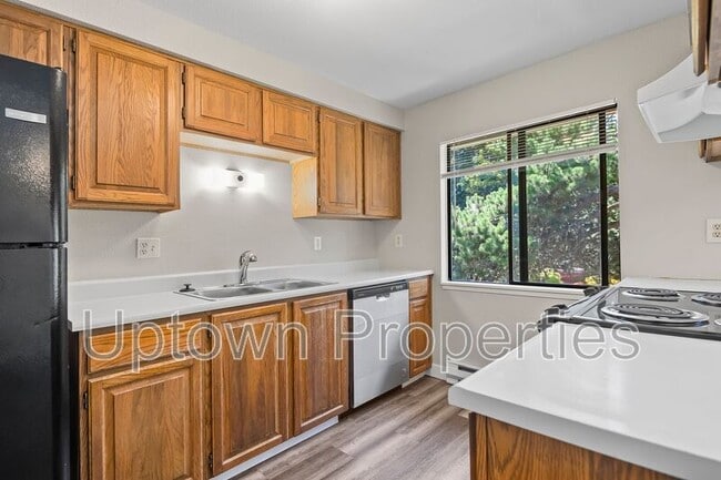 Building Photo - 5660 SW 180th Ave