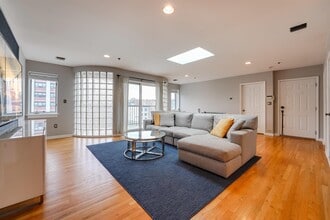 Building Photo - 321 Adams St