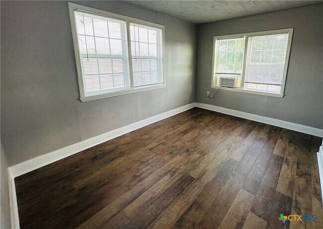 Foto del edificio - 2311 N Louis St