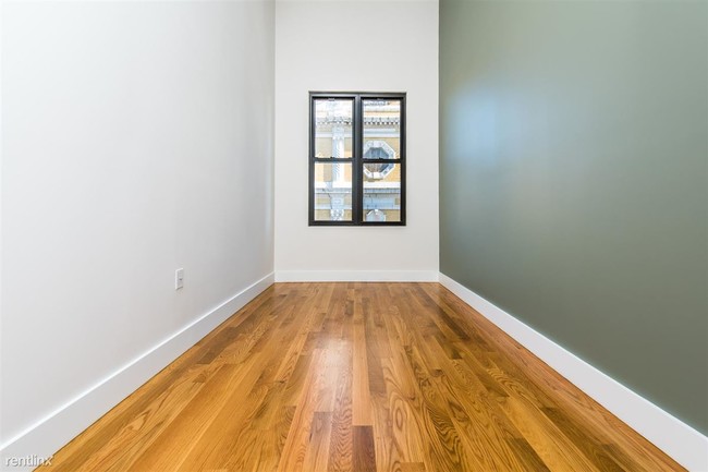Building Photo - 135 Bleecker St