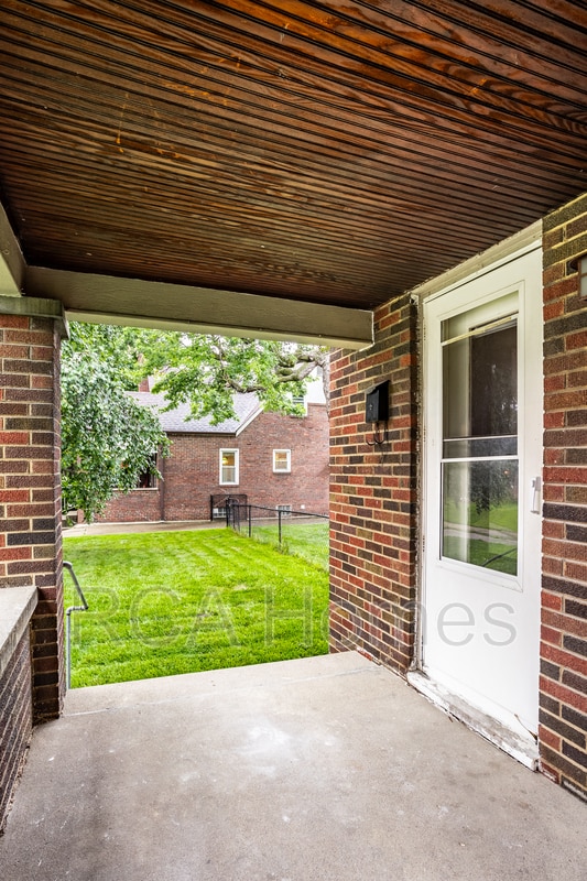 Building Photo - 1046 E Bradbury Ave