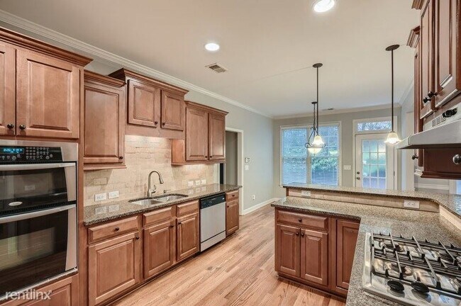 Foto del edificio - 5 br, 2.5 bath House - 974 Regal Hills Ln