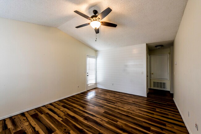 Building Photo - 3063 W Essex Dr