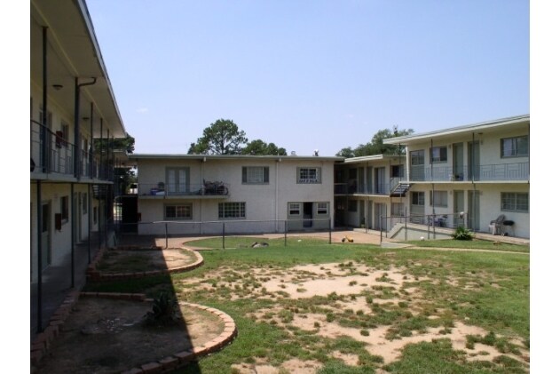 Foto del edificio - Willow Creek Apartments