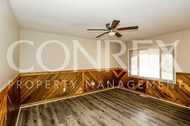 Building Photo - Impressive Home in Indy is a Must See!