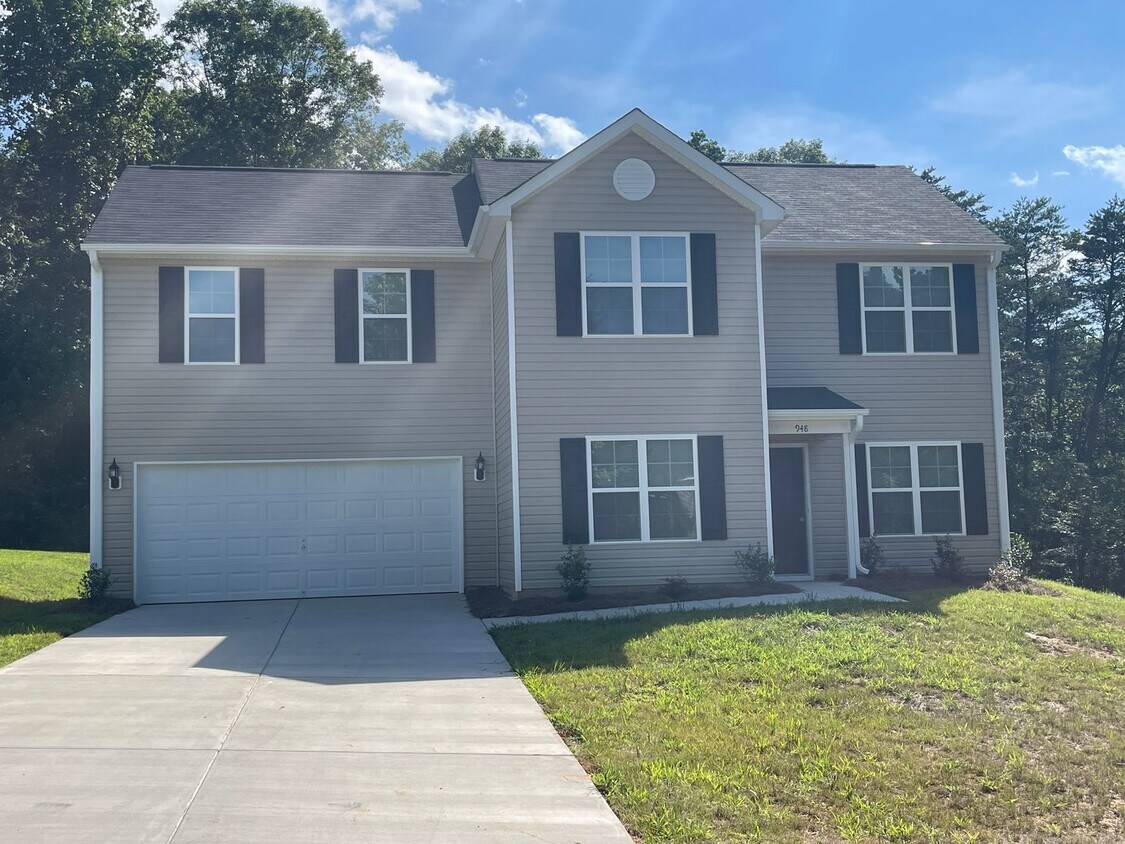 Available Now – Spacious 4BR Home on 1.5 Acres in Rural Hall! - Available Now – Spacious 4BR Home on 1.5 Acres in Rural Hall!