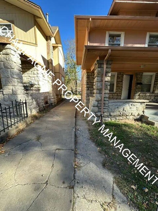 Building Photo - Updated Single Family Home in KC