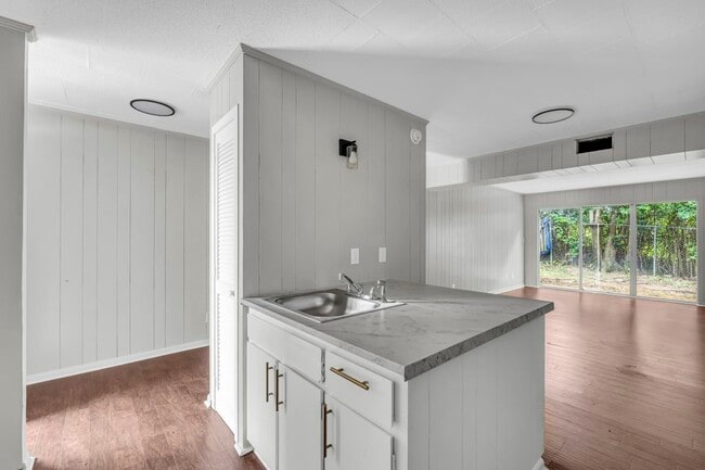 Building Photo - Richland Hills