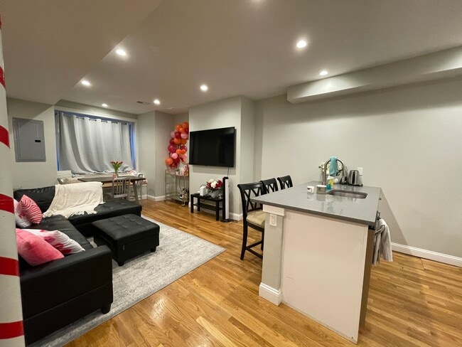 Building Photo - 14 Symphony Rd