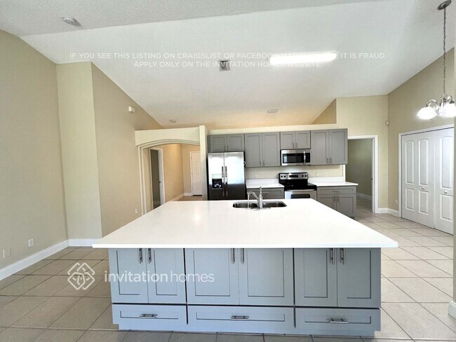 Building Photo - 509 SW Lucero Dr