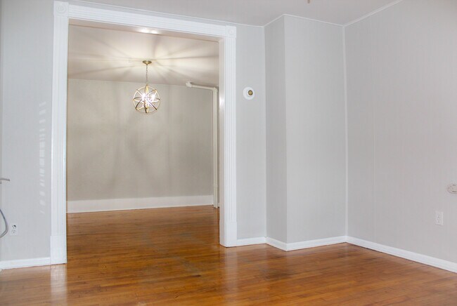 Livingroom - 2825 Pleasant Ave