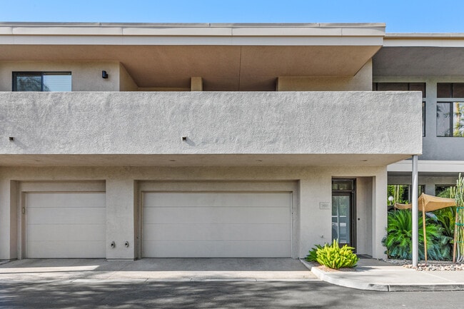 Building Photo - 780 E Palm Canyon Dr