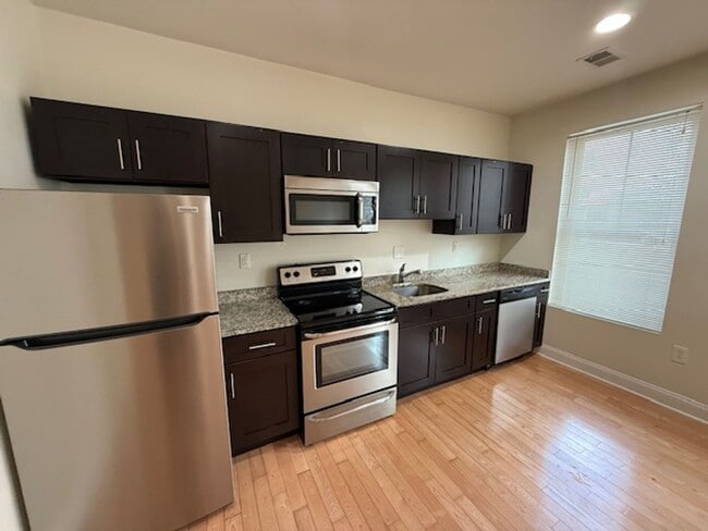 Foto del edificio - 4128 Chester Ave