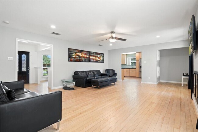 Foto del edificio - 6906 One Oak Rd