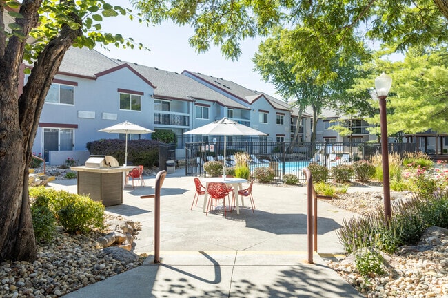 Building Photo - Flats at Miracle Hills