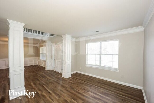 Foto del edificio - 563 Hartwell Ct