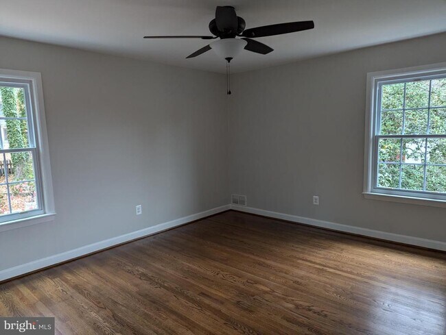 Building Photo - 6910 Baylor Dr