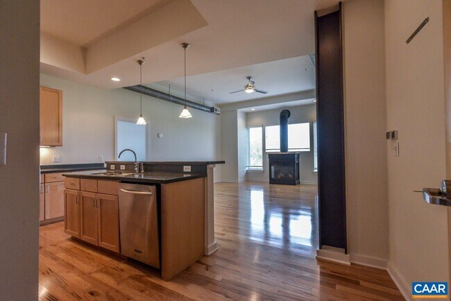 Foto del edificio - 200 Douglas Ave