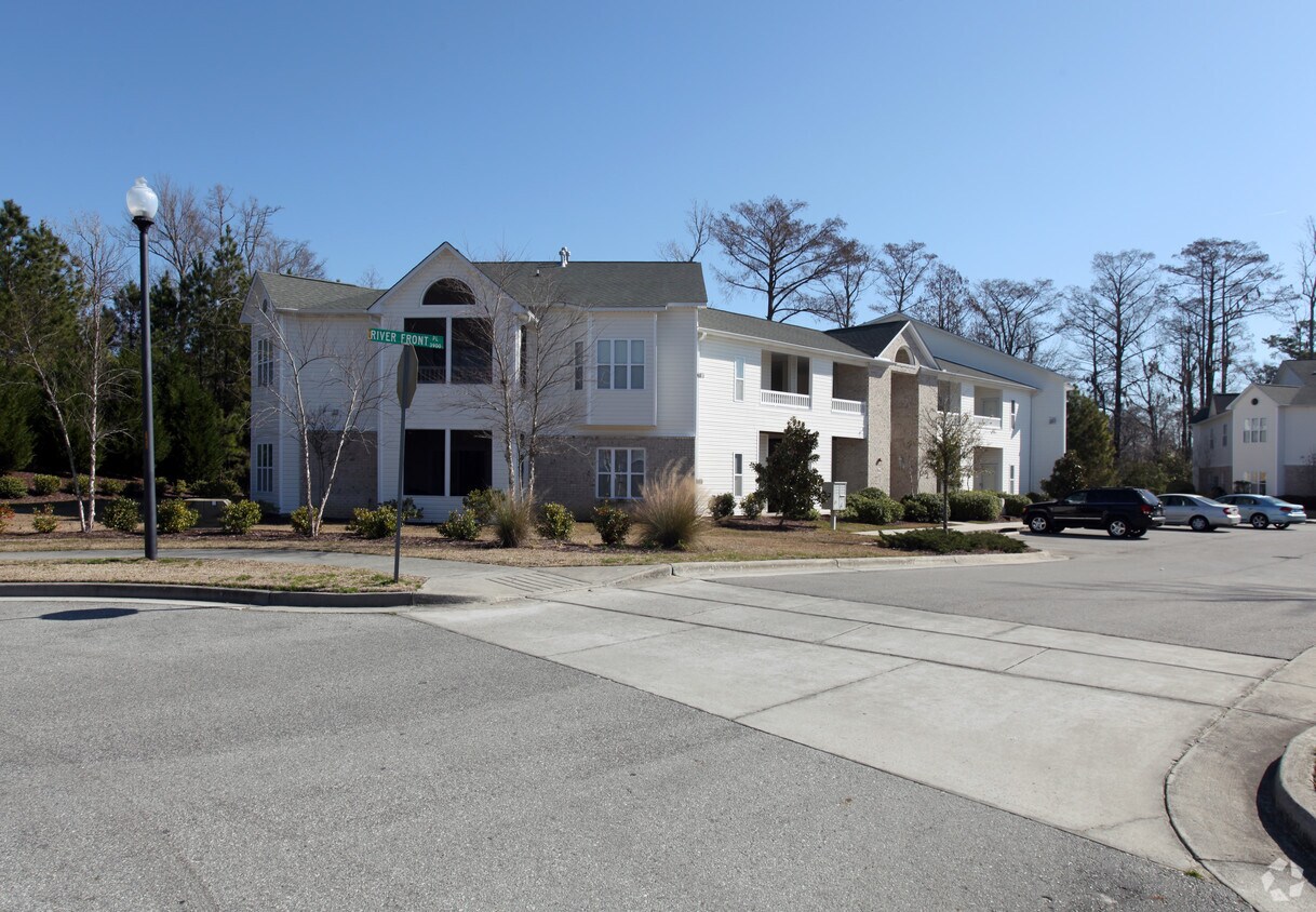 Marsh At Rivers Edge Apartments in Wilmington, NC
