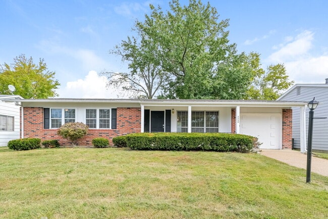 Building Photo - 2250 Briarcrest Dr