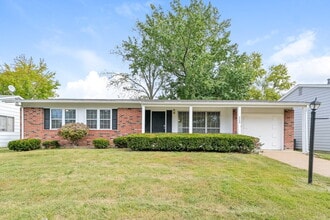 Building Photo - 2250 Briarcrest Dr